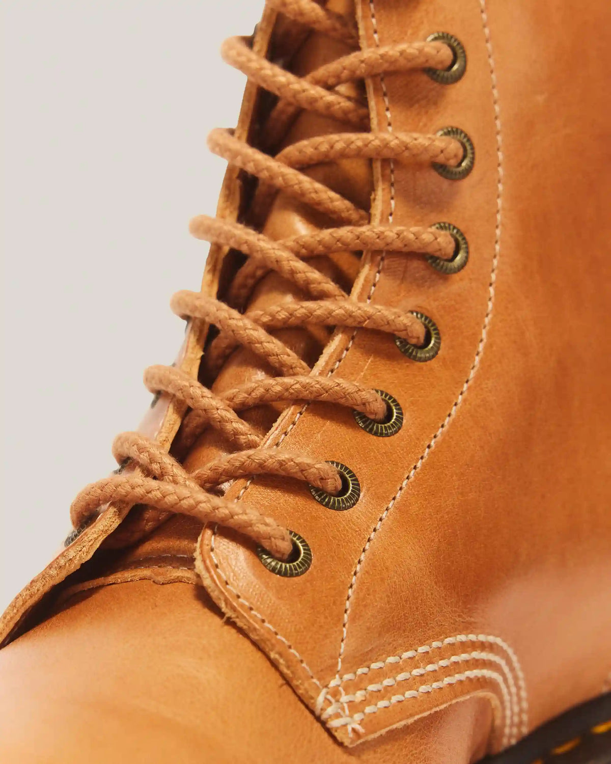 1460 Pascal 8 Eye Boot Veg Tan Luxe